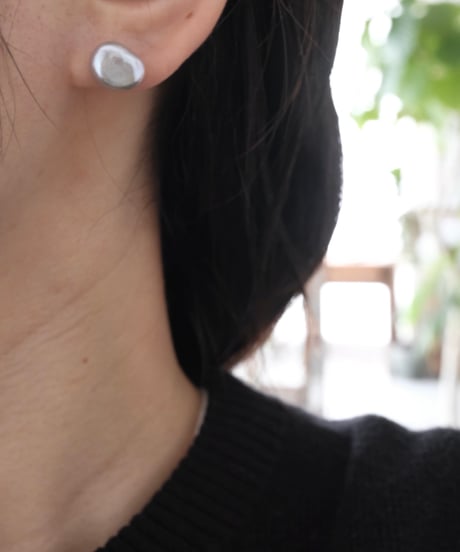 petal gray stud pierce