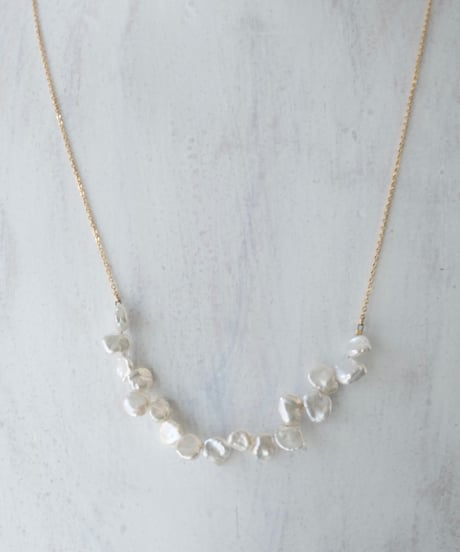 petal random necklace