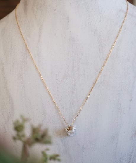bouquet mini necklace