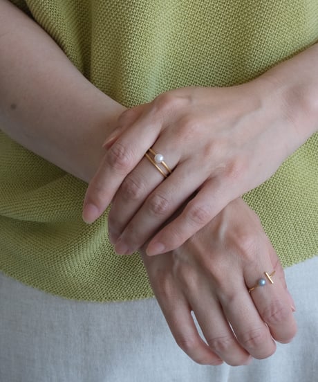 tiny W ring