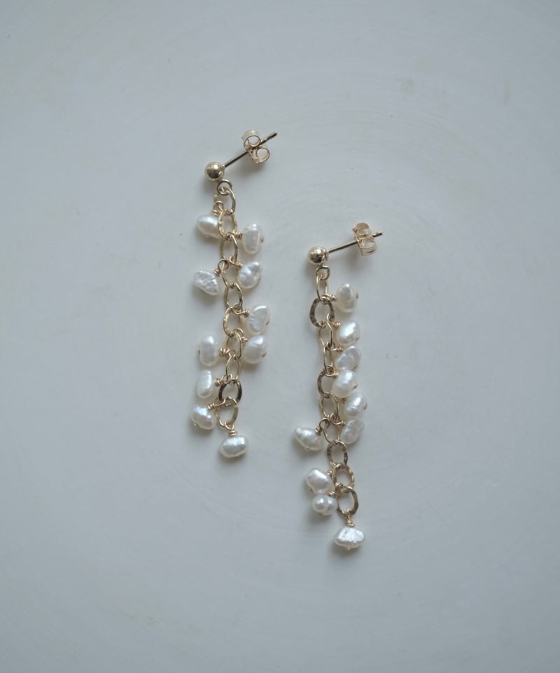 フレッシュウォーターパールのバタフライアンバランスイヤリング flow bobble short pierce /non hole pierce | AURA