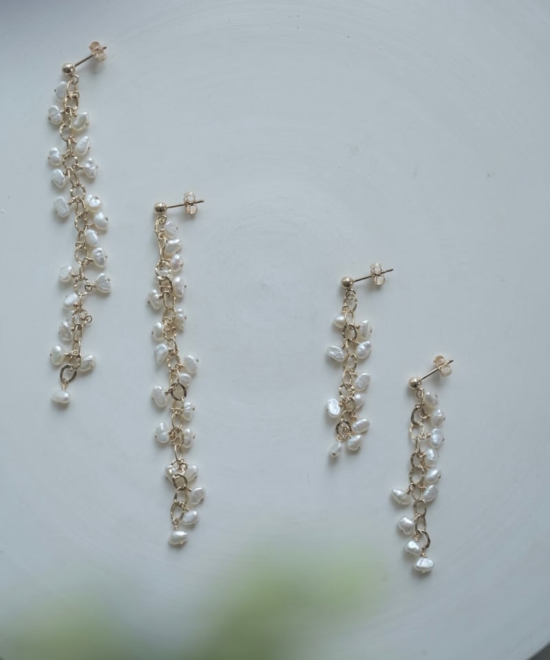 フレッシュウォーターパールのバタフライアンバランスイヤリング flow bobble short pierce /non hole pierce | AURA