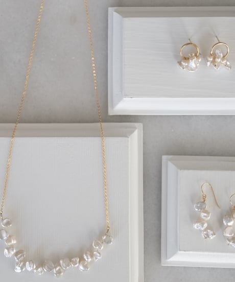 petal random necklace