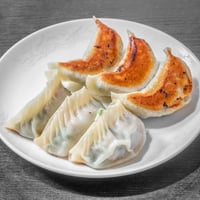 焼き餃子10個入り（作り方・自家製タレ付き）