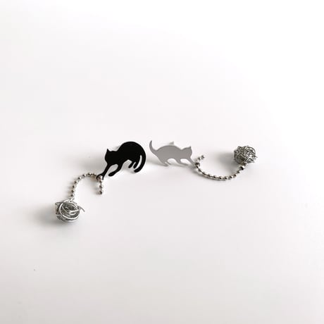 earrings｜playing cats［ silver ］