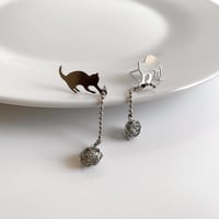 earrings｜playing cats［ silver ］