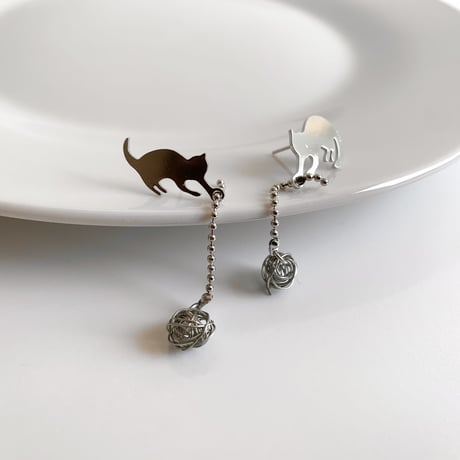 earrings｜playing cats［ silver ］