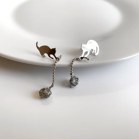 earrings｜playing cats［ silver ］