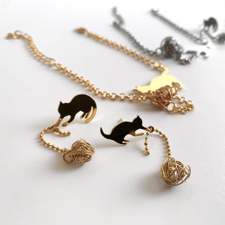 earrings｜playing cats［ gold ］