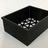 「スリーブに入れたら小箱に入らない問題」を解決するカベタカー(黒)