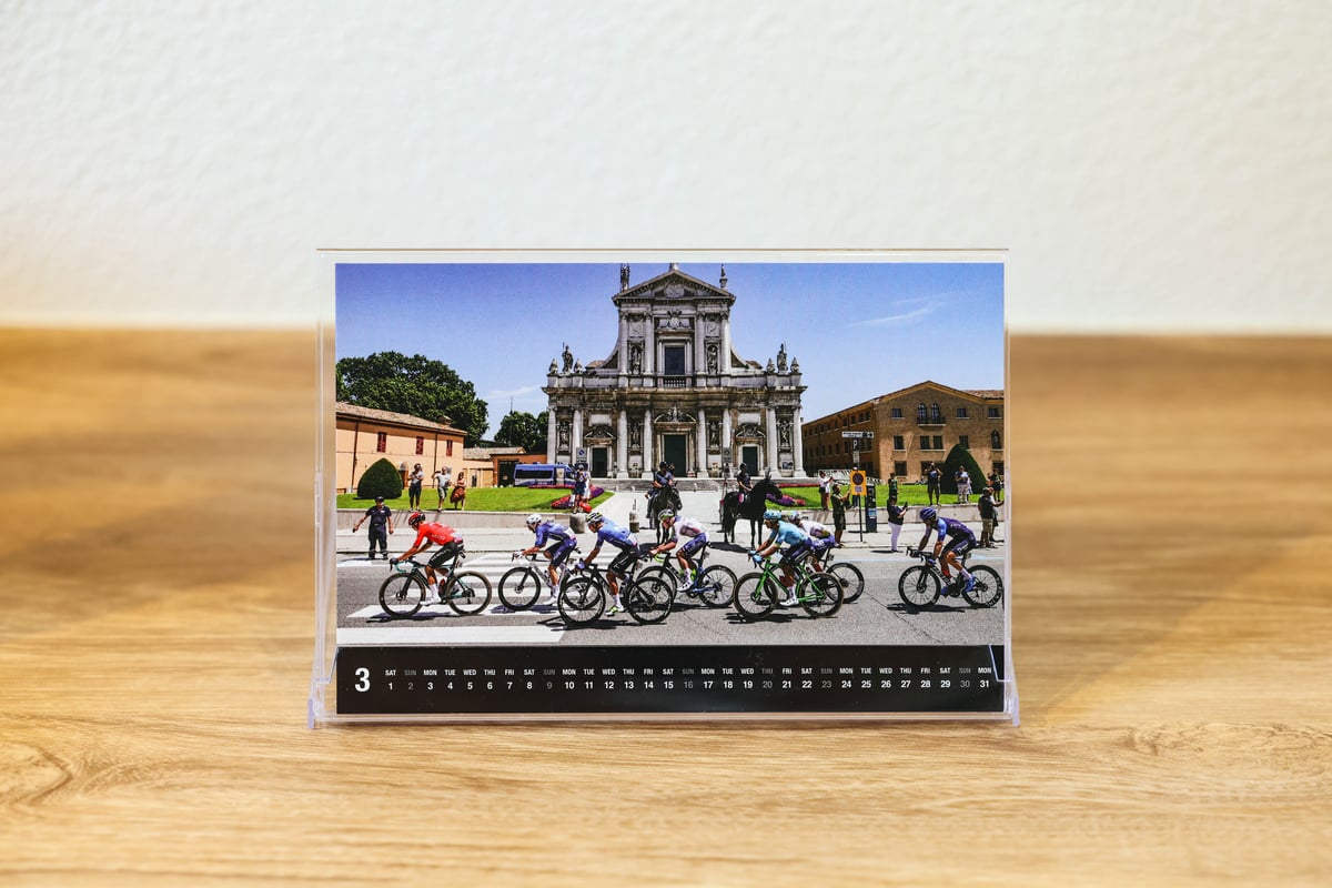  Manカレンダー No.28 選べるカラー年間カレンダー（3折・M5サイズ） | 46KUMA NOTE