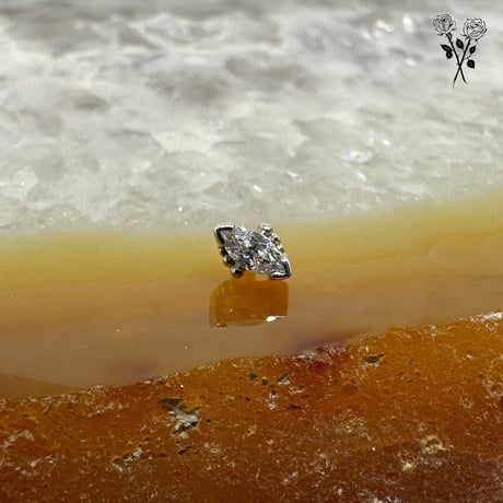 Marquise V Prong and Granduating Bead Accent-18K(YG)(RG)(WG)/CZ