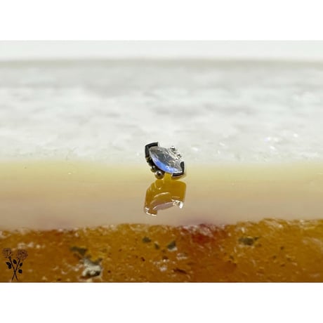 Marquise V Prong and Granduating Bead-14K(WG)/Rainbow moonstone