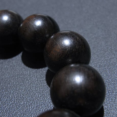 黒檀（エボニー）14mm ブレスレット 15粒（内１粒3つ穴）