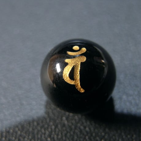 [beads405] 手彫り梵字ビーズ・オニキス（バン）10mm 1個