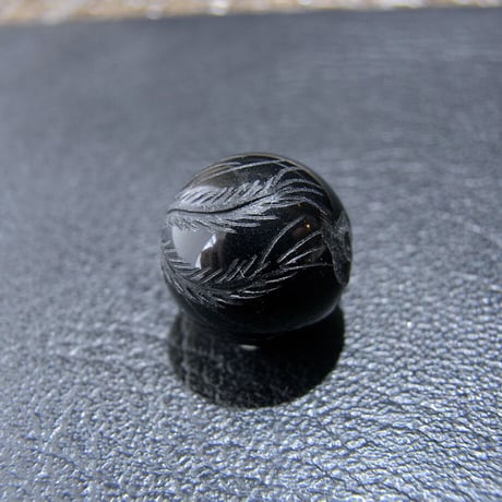 [beads199] 手彫りビーズ・オニキス（鳳凰）12mm 1個
