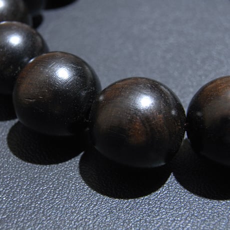 黒檀（エボニー）14mm ブレスレット 15粒（内１粒3つ穴）