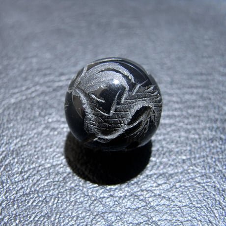 [beads187] 手彫りビーズ・オニキス（龍）14mm 1個