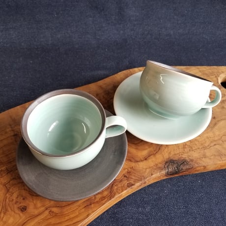 「ゆらぎ」　コーヒーカップ&ソーサー　持ち、