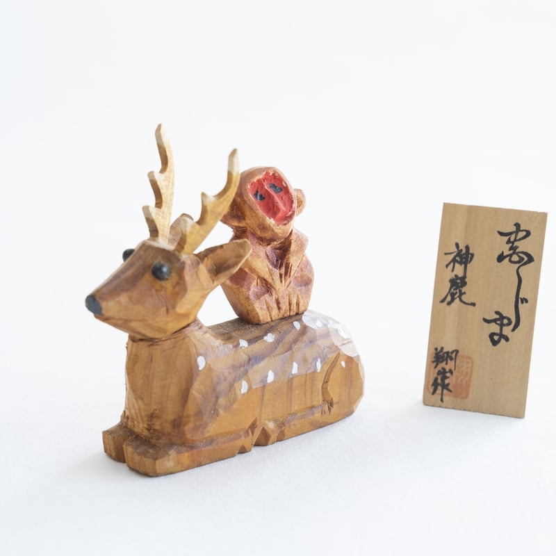 神猿の餅つき！　銀地容彫猿臼引図目貫　無銘　高肉彫　色絵象嵌　猿猴　箱入 昭和レトロ 広島 宮島 鹿猿 一刀彫 木彫り 木彫人形 民芸 縁起物