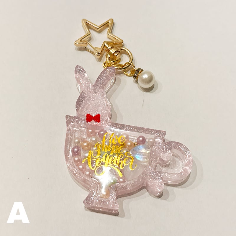 藍様おまとめ。レジン ブローチ キーホルダー うさぎ 藍様おまとめ。レジン ブローチ キーホルダー うさぎ