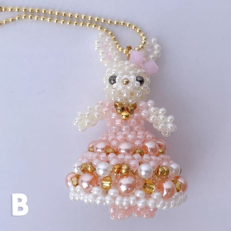 《handmade》うさぎのビーズドール（ドレス）キーホルダー