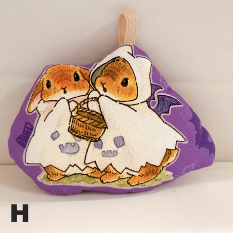 布製のクッションチャーム