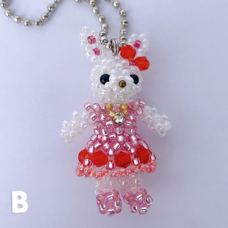 《handmade》うさぎのビーズドール（ピンク）キーホルダー