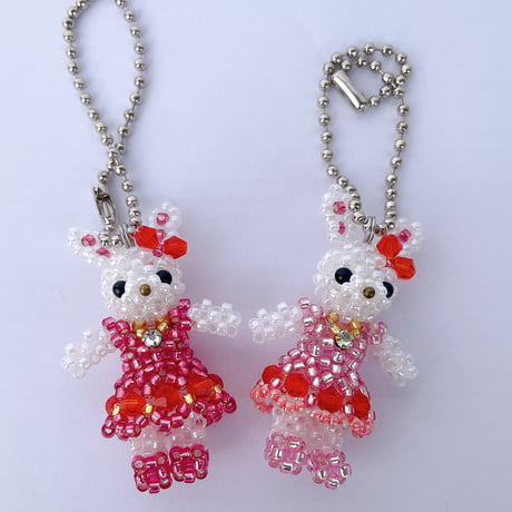 《handmade》うさぎのビーズドール（ピンク）キーホルダー
