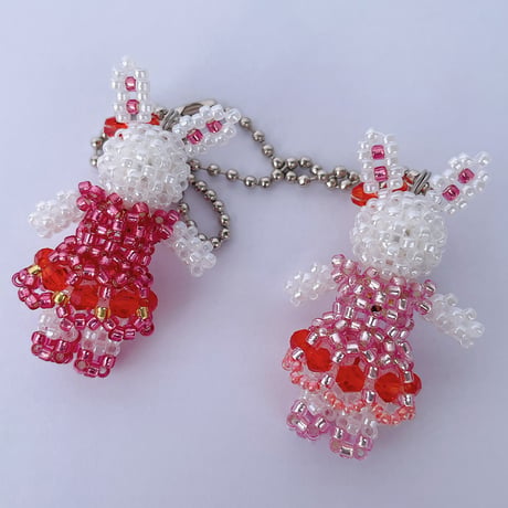 《handmade》うさぎのビーズドール（ピンク）キーホルダー