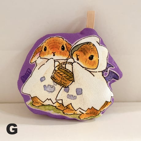 布製のクッションチャーム