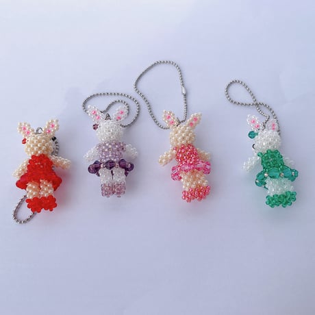 《handmade》うさぎのビーズドール（小）キーホルダー