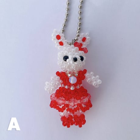 《handmade》うさぎのビーズドール（大）キーホルダー