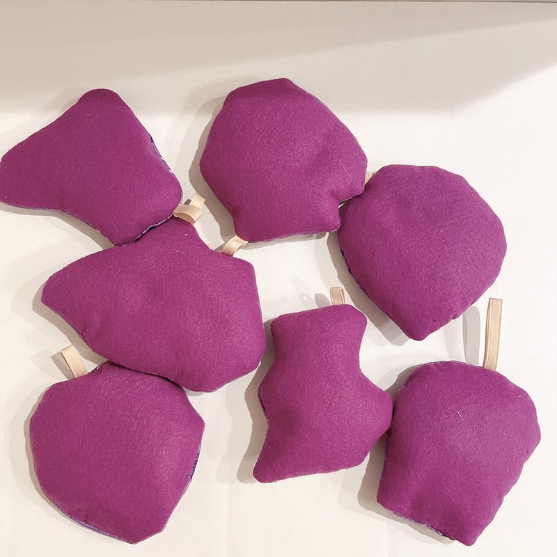 ハンドメイドෆ˚*レアなイタリアンレザーとさゆり染めクッションチャーム ハンドメイドෆ˚*レアなイタリアンレザーとさゆり染めクッション