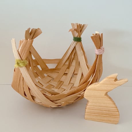 《handmade》国産端材のうさぎと竹皮の飴ちゃん入れ