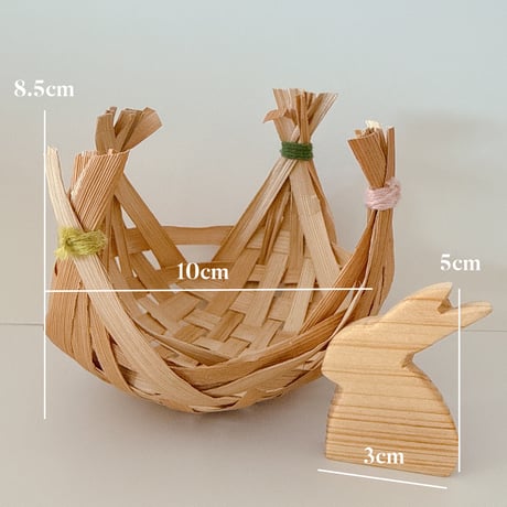 《handmade》国産端材のうさぎと竹皮の飴ちゃん入れ