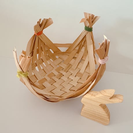 《handmade》国産端材のうさぎと竹皮の飴ちゃん入れ