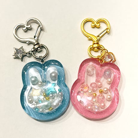 《handmade》うさぎのかおレジンキーホルダー