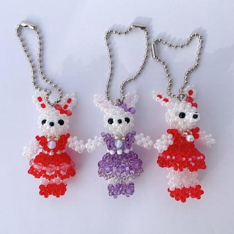 《handmade》うさぎのビーズドール（大）キーホルダー