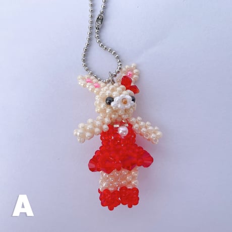 《handmade》うさぎのビーズドール（小）キーホルダー