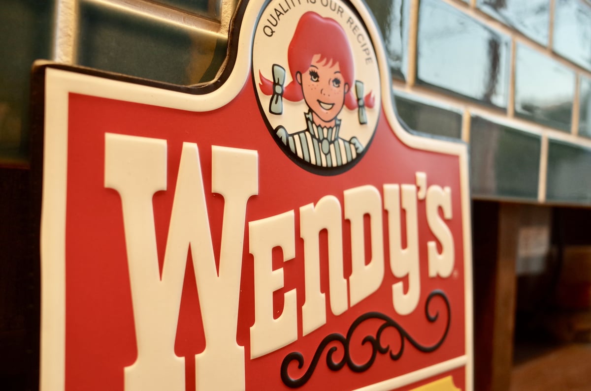 Wendy's ウェンディーズ 看板 メタルサイン エンボス アメリカ Wendy's ウェンディーズ 看板 メタルサイン エンボス アメリカ