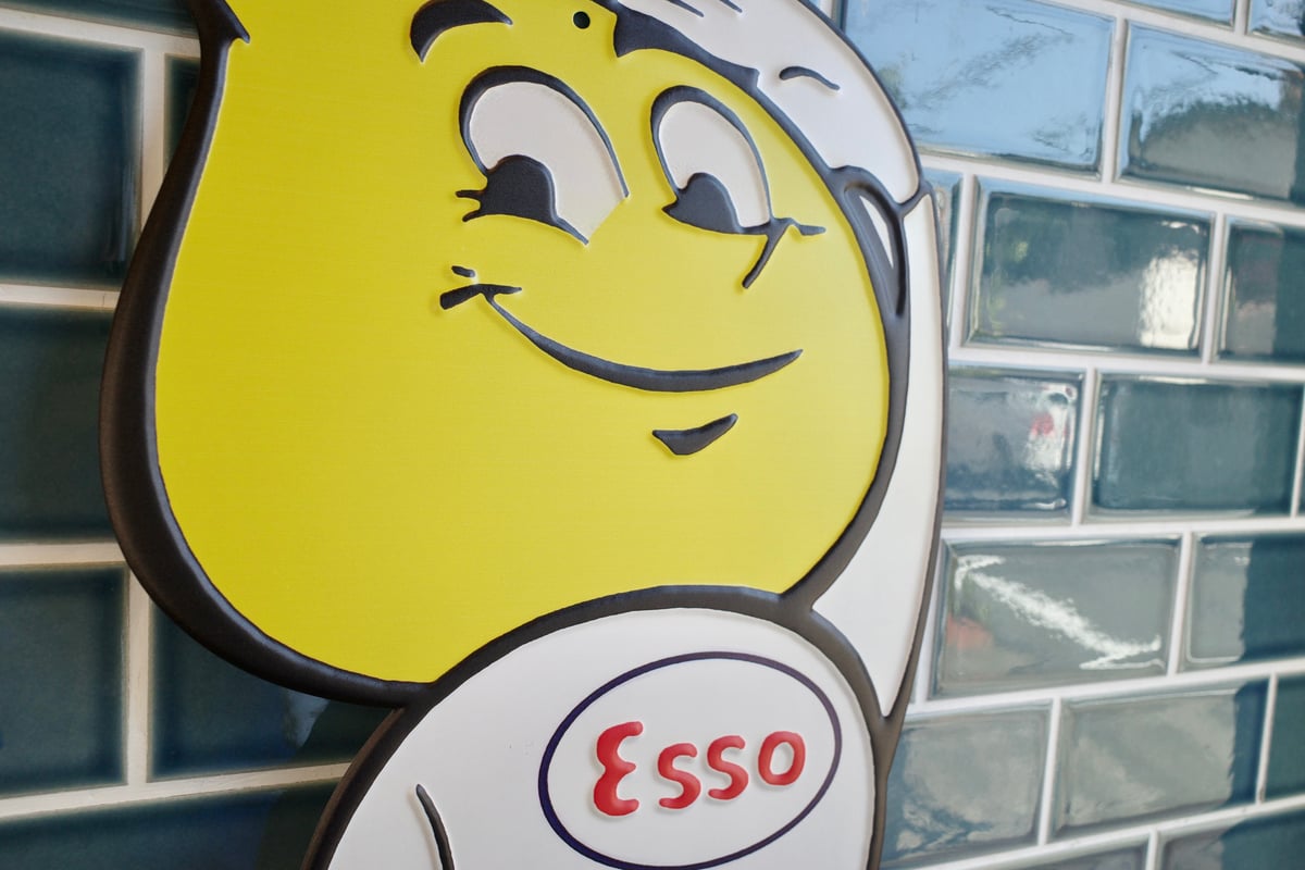 ESSO（エッソ） 看板｜30インチ/約76cm、推定1962年製｜メタルサイン 楽天市場】エッソ ESSO ブリキ看板 サインプレート サインボード
