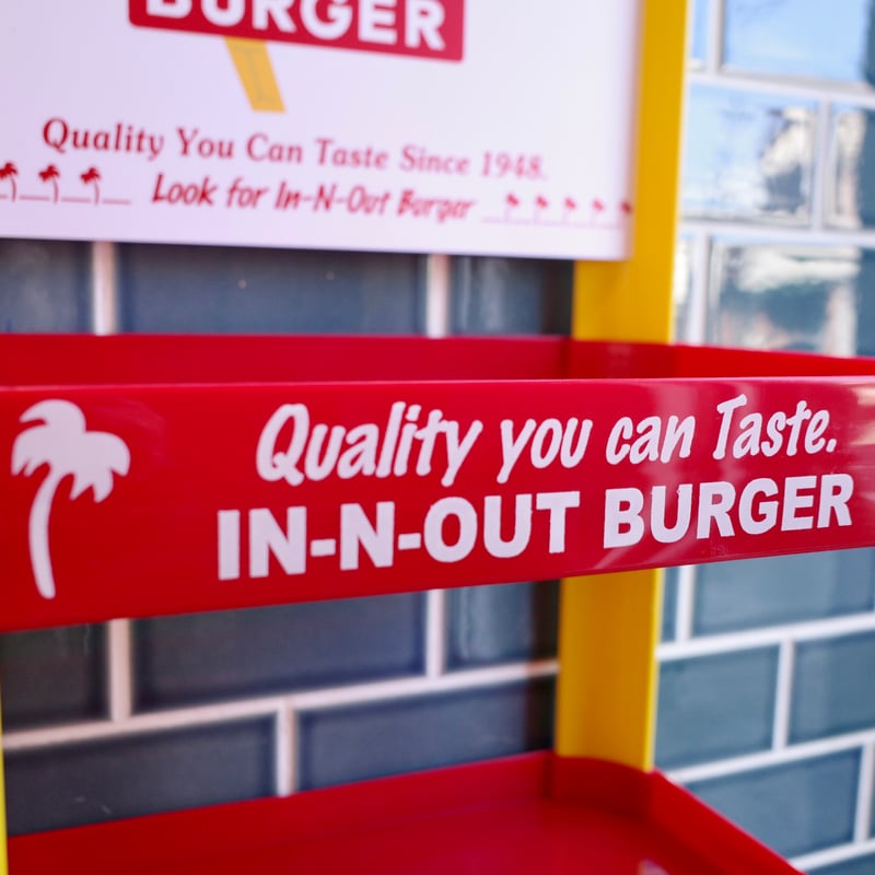 IN-N-OUT BURGER ストアディスプレイ 4段ラック IN-N-OUT BURGER ストアディスプレイ ラック 4段 アメリカ USA