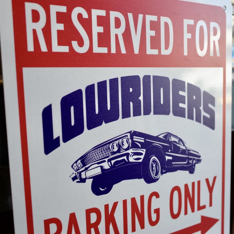 USAストリート看板 ONLY LOWRIDERS ローライダー PARKING ONLY 駐車 看板 メタルサイン