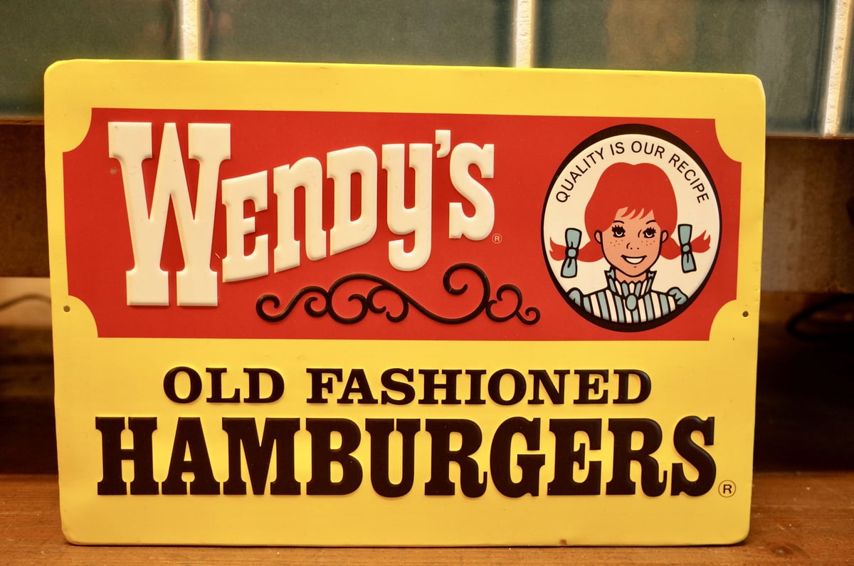 Wendy's ウェンディーズ 看板 メタルサイン エンボス アメリカ