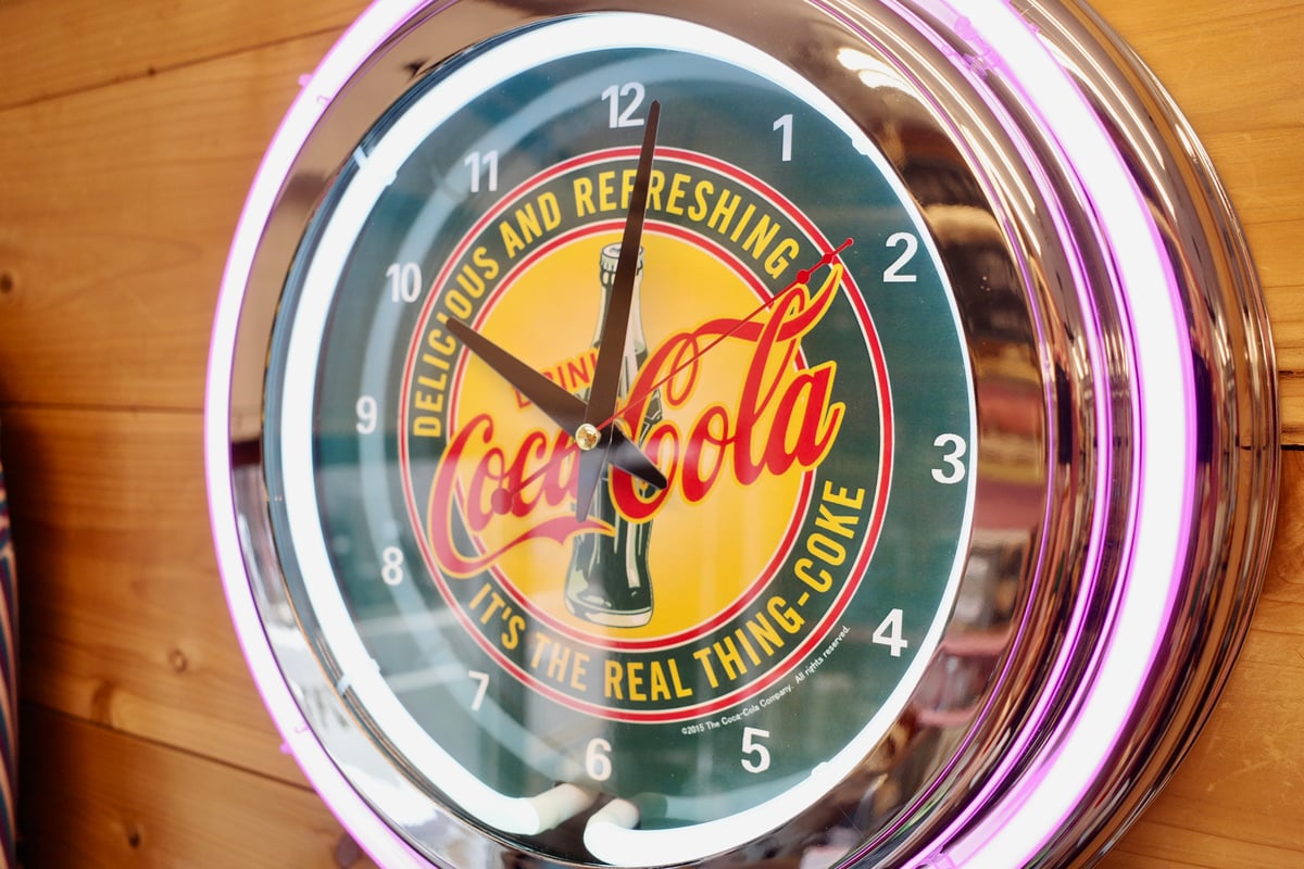 ネオンクロック コカ・コーラ (イエロー) 光る 壁掛け時計 ウォールクロック ネオンクロック コカ・コーラ (イエロー) 光る 壁掛け時計 ウォール