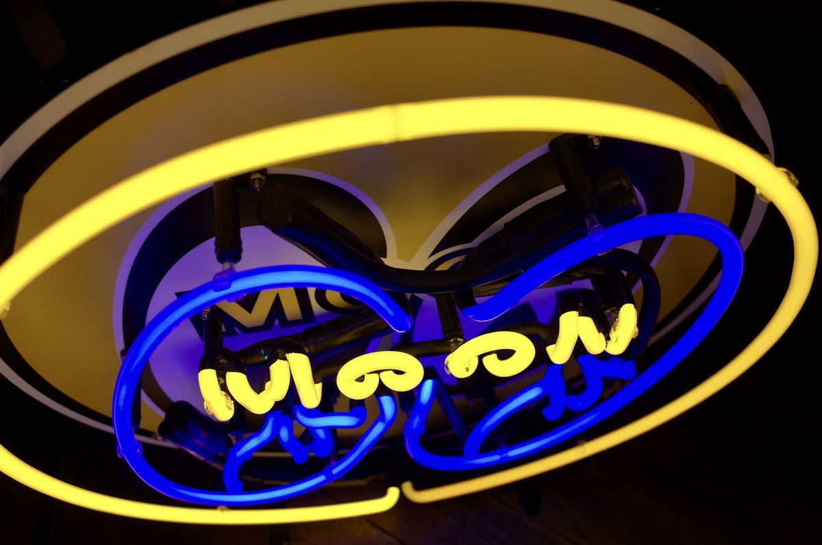 MOONEYES ムーンアイズ ネオンライト NEON | Collection Market MOONEYES ムーンアイズ ネオンライト NEON | Collection Market