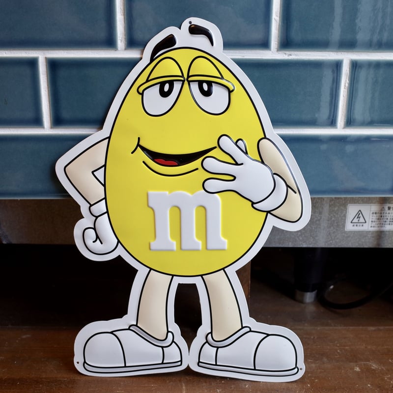 M&M's エムアンドエムズ メタルサイン エンボス 看板 YELLOW | Collect
