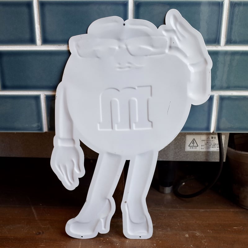 M&M's エムアンドエムズ メタルサイン エンボス 看板 BROWN | Collecti