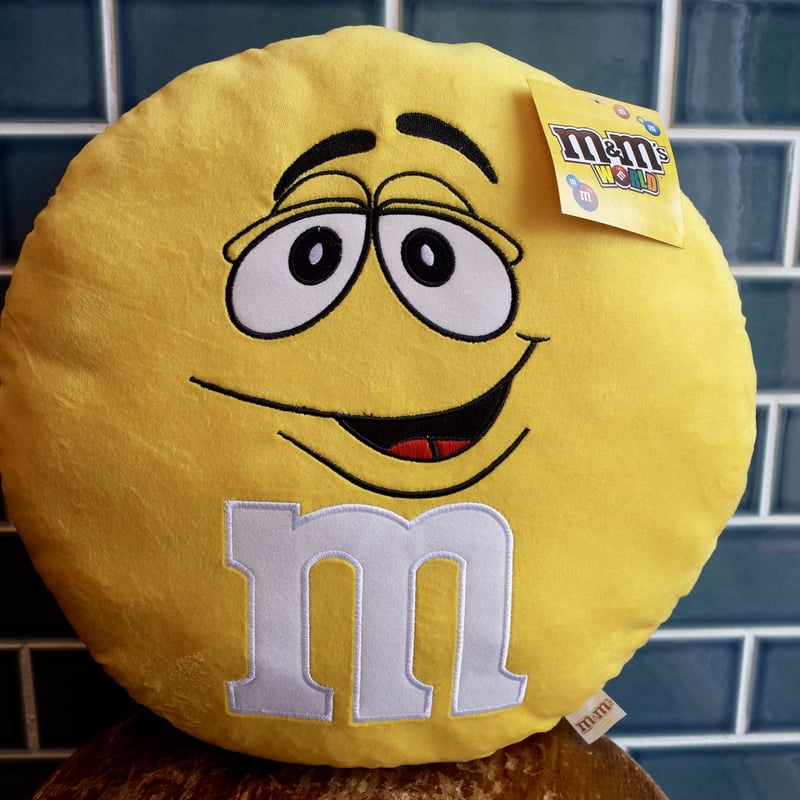 アメリカ　ラッキーチャーム・ハーシーズ・M&M's チョコレート　クッション M＆M'S エムアンドエム チョコレート クッション YE アメリカ